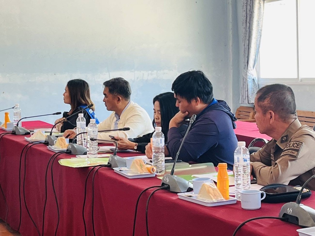 ประชุมตามโครงการเฝ้าระวังและแก้ไขปัญหาความรุนเเรงในครอบครัวระดับพื้นที่