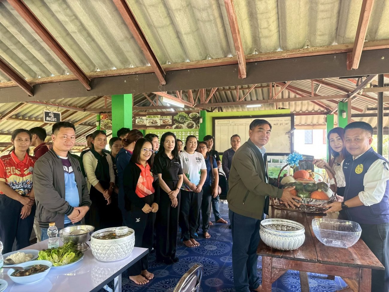 ร่วมพิธีรดน้ำดำหัวขอพร เนื่องในโอกาสเทศกาลสงกรานต์หรือประเพณีปีใหม่เมือง ประจำปี 2569